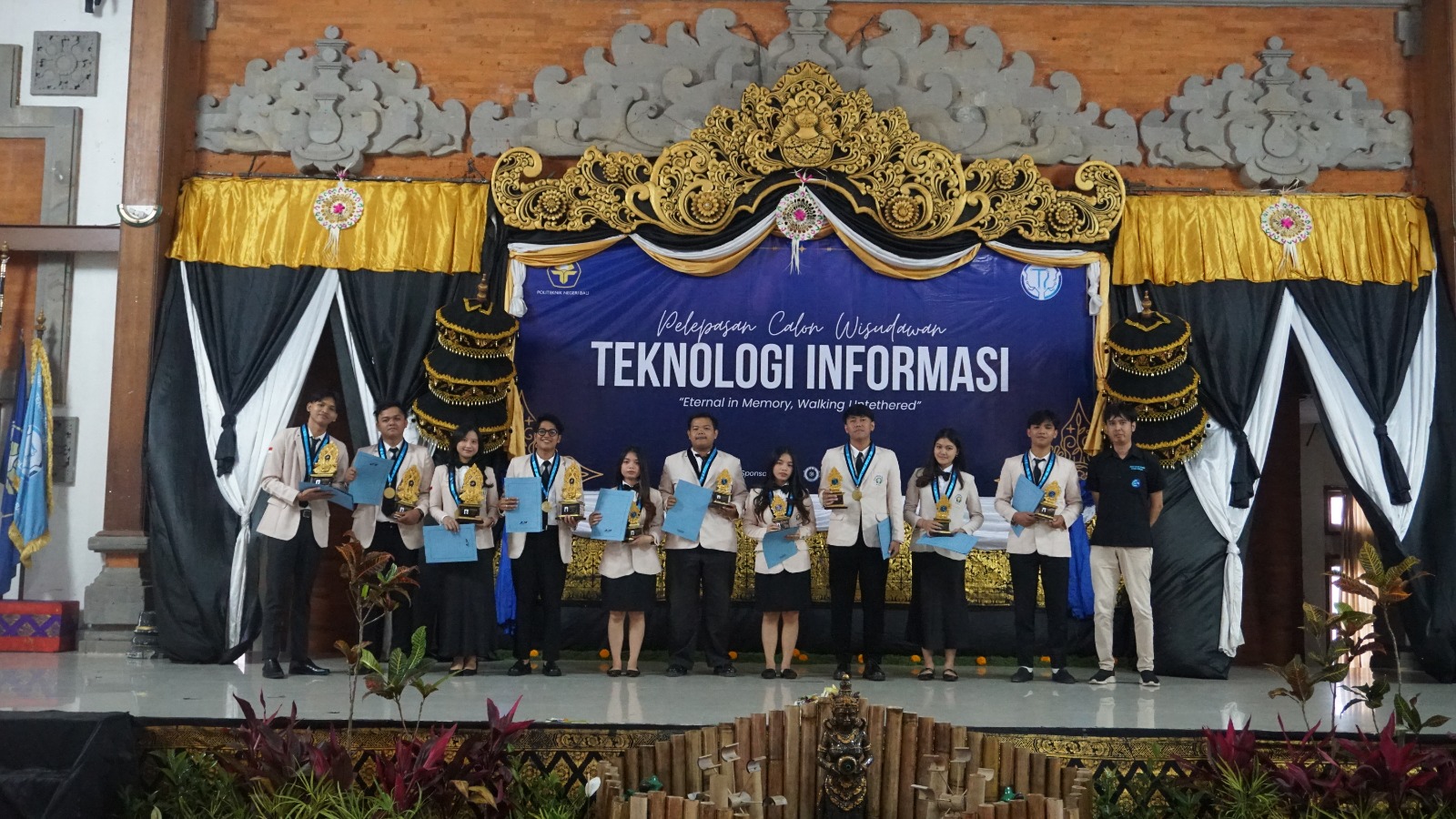 Gallery Pelepasan Calon Wisudawan Jurusan Teknologi Informasi 2025
