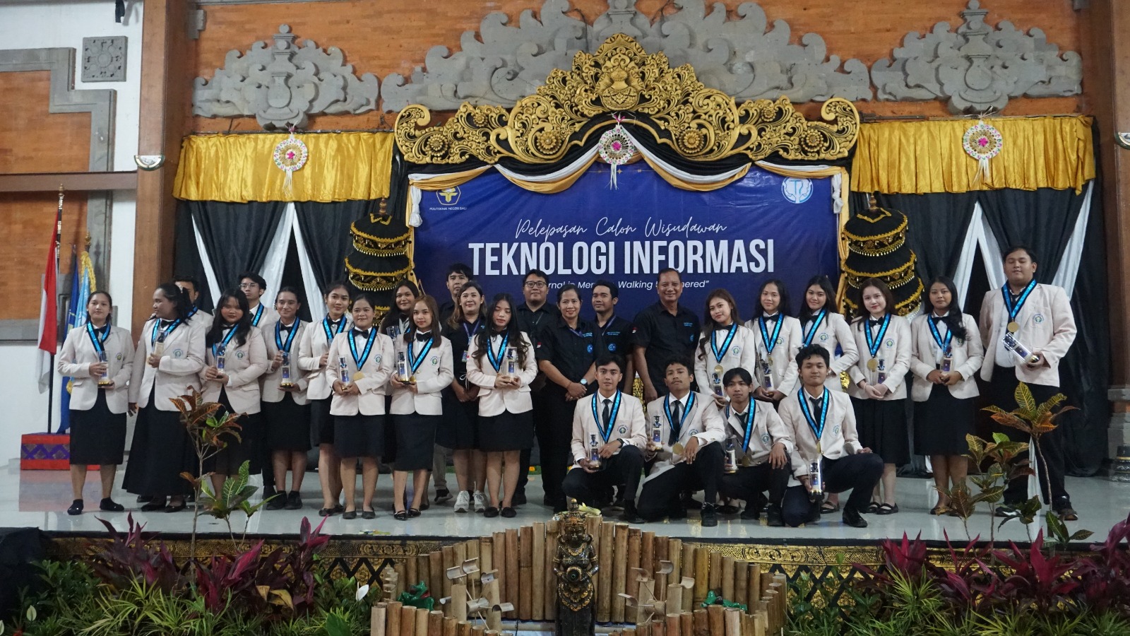 Gallery Pelepasan Calon Wisudawan Jurusan Teknologi Informasi 2025